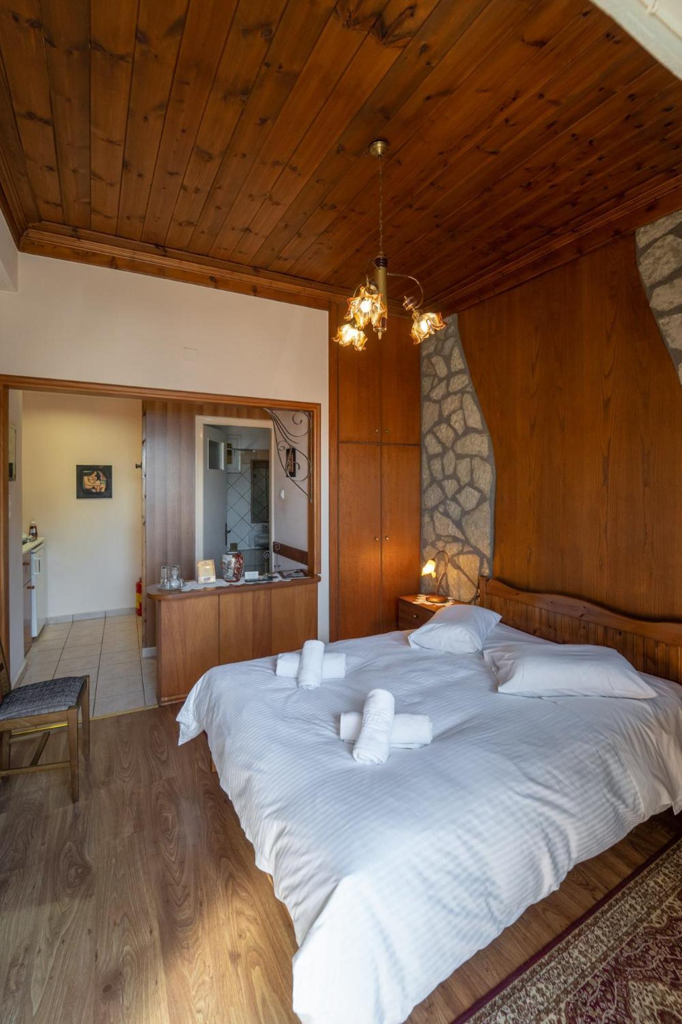 Semeli Guesthouse Karpenísion Eksteriør billede