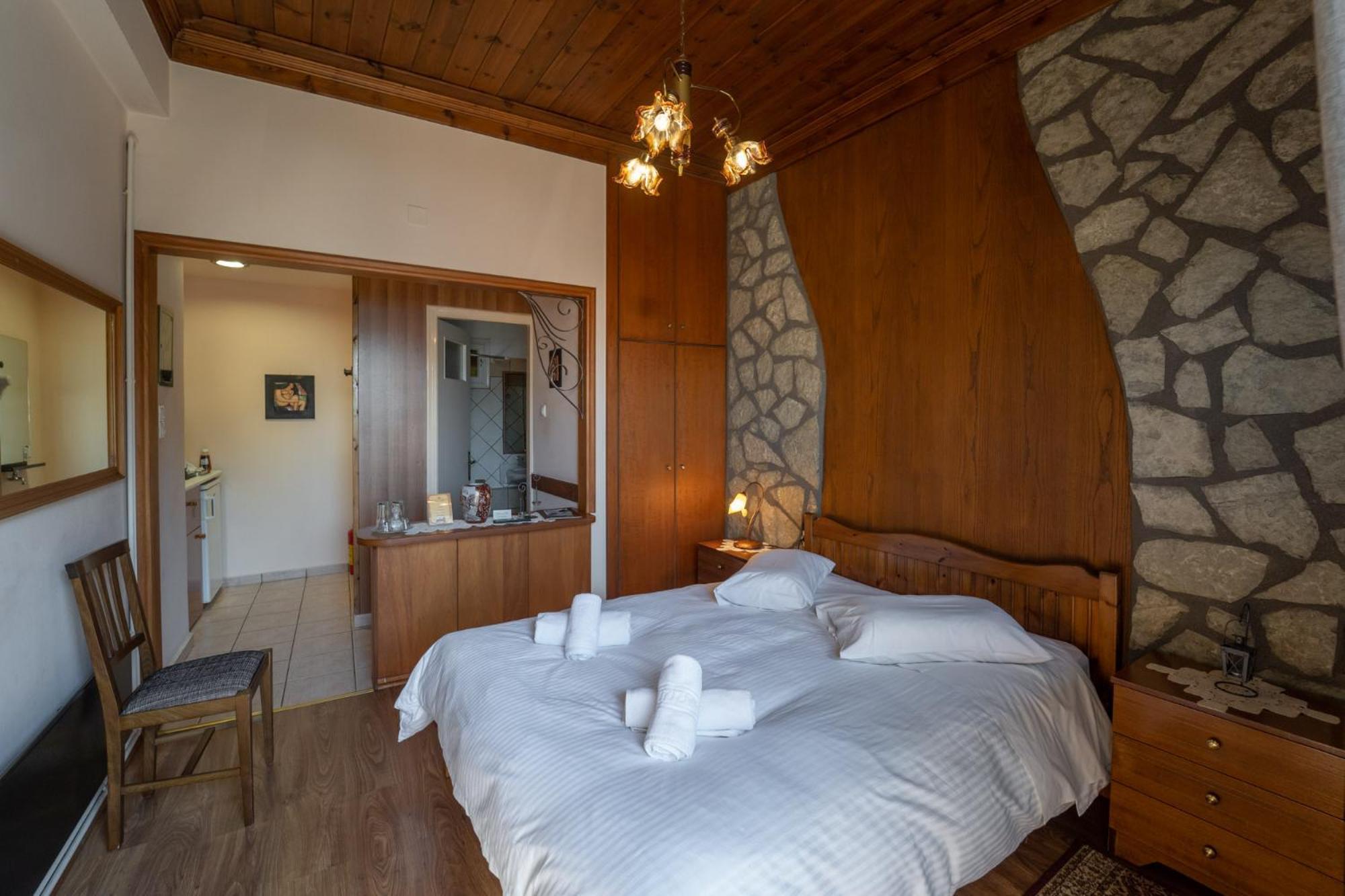 Semeli Guesthouse Karpenísion Eksteriør billede