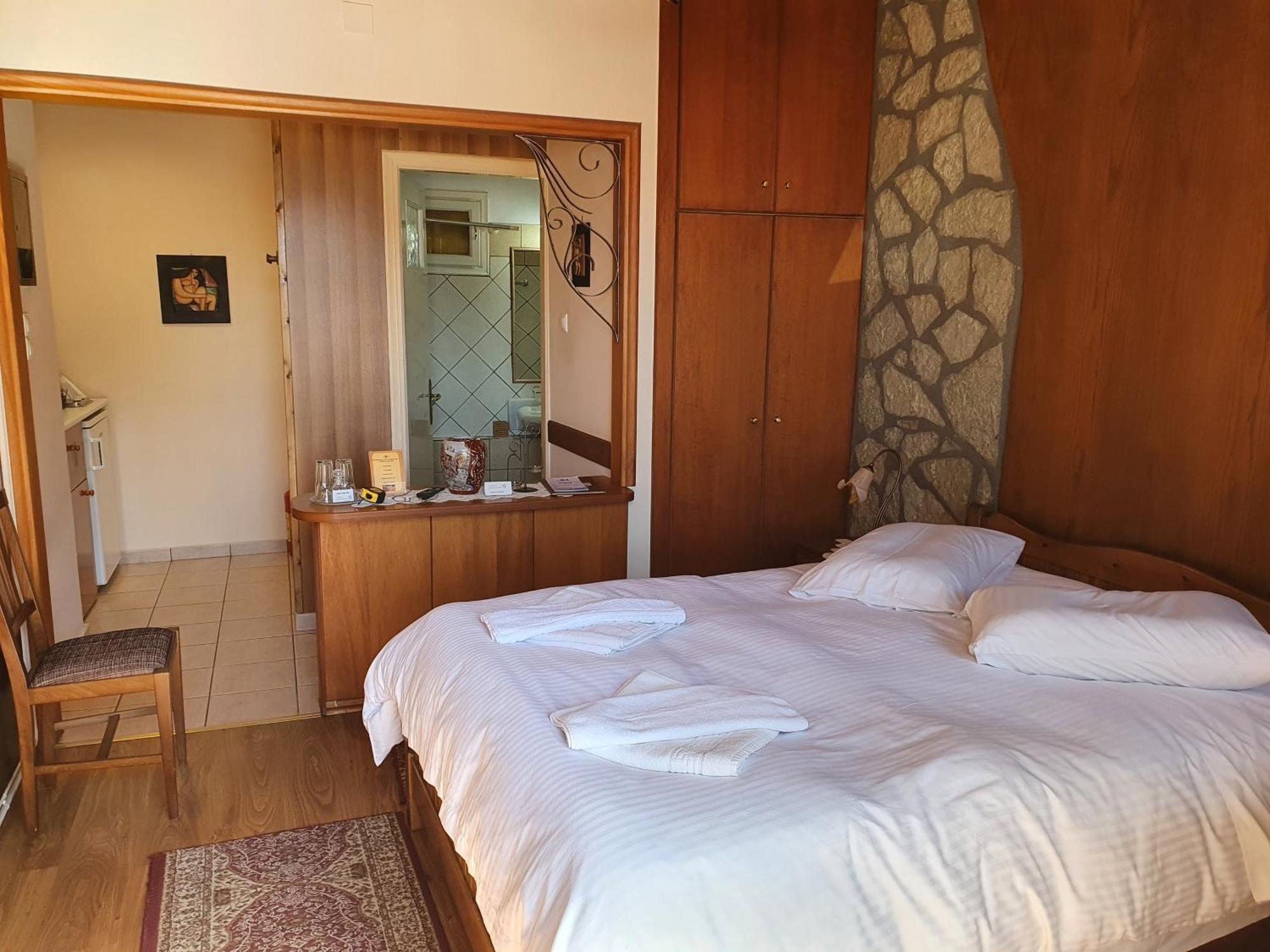 Semeli Guesthouse Karpenísion Eksteriør billede