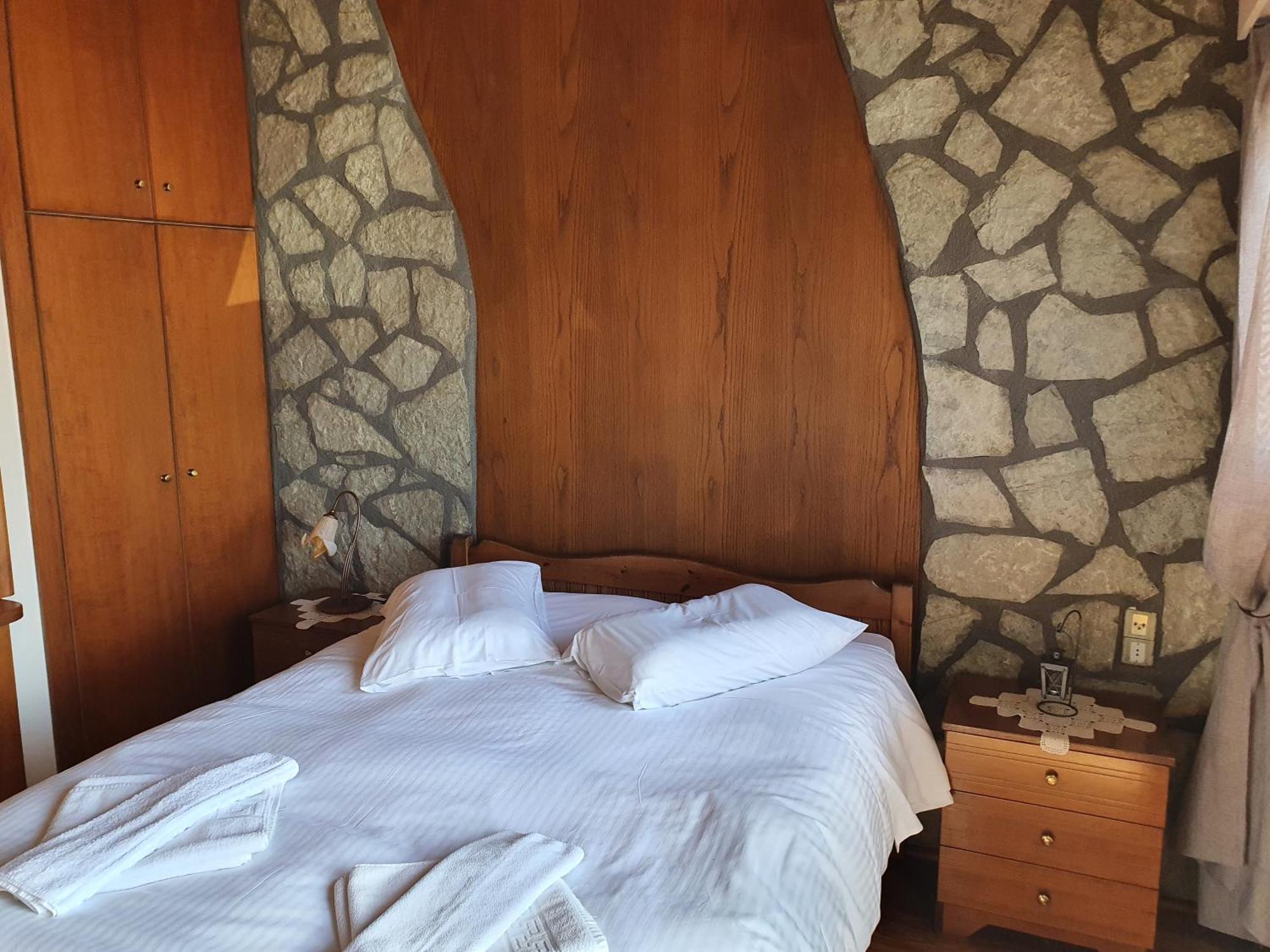 Semeli Guesthouse Karpenísion Eksteriør billede