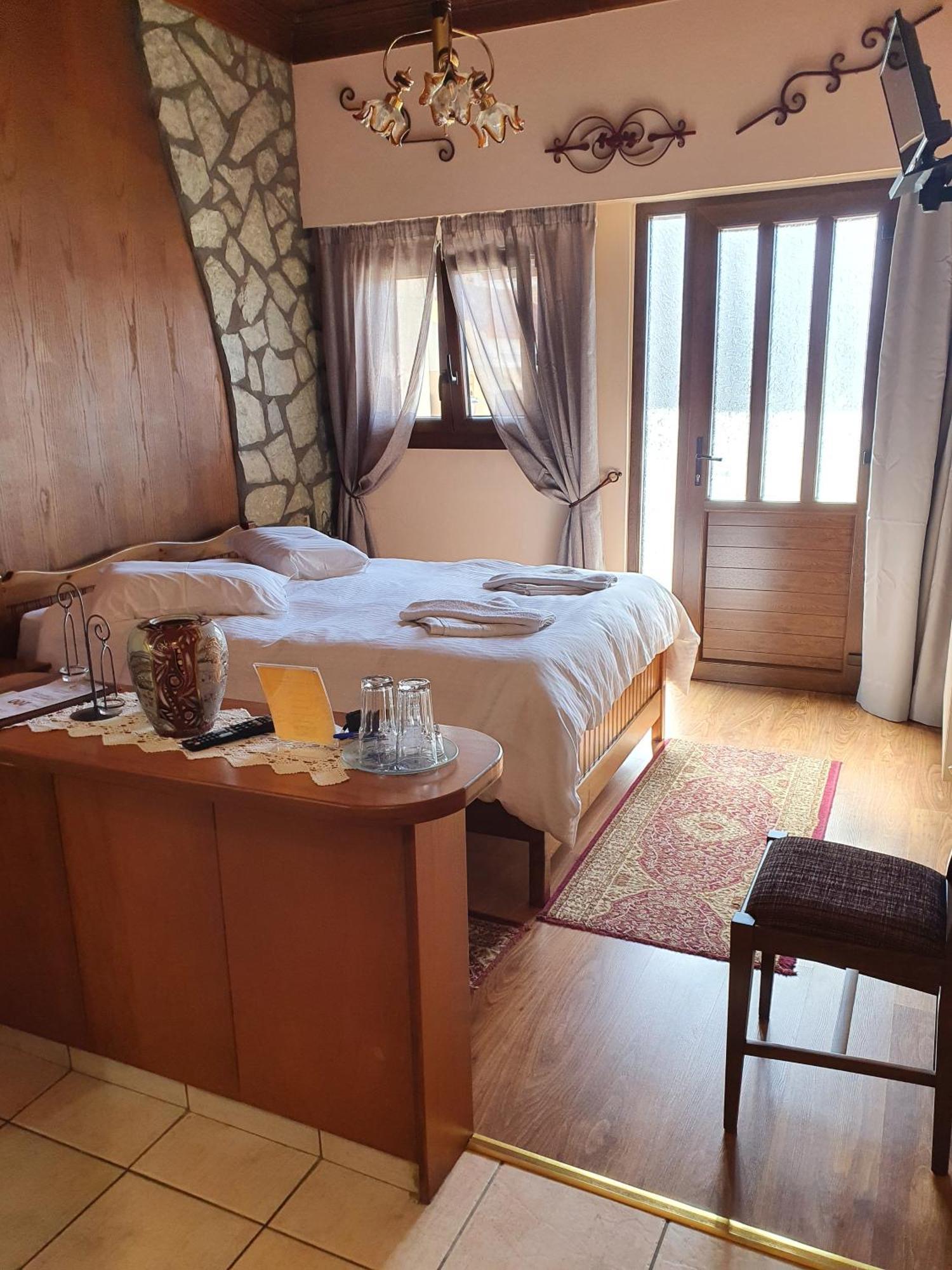 Semeli Guesthouse Karpenísion Eksteriør billede