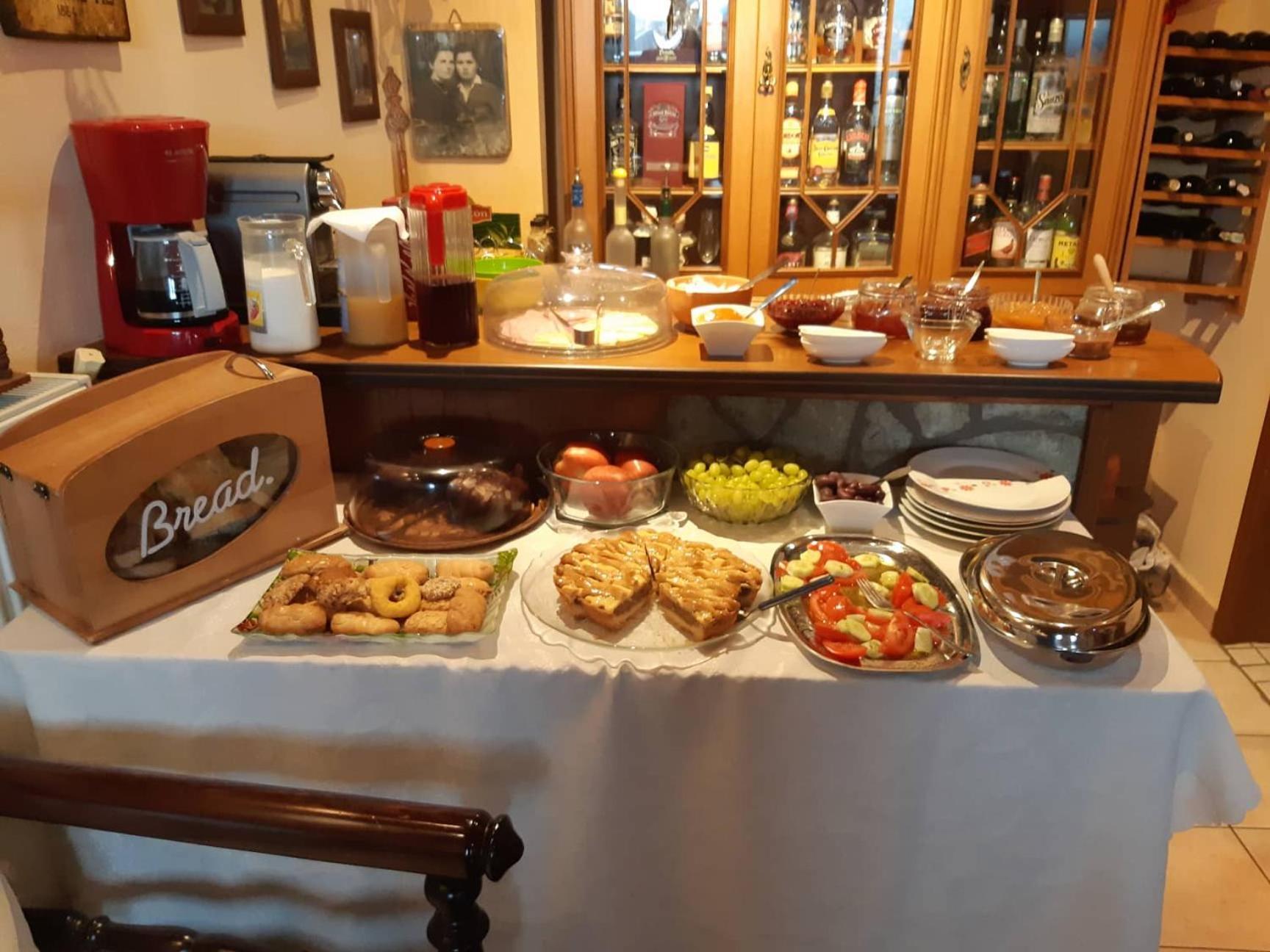 Semeli Guesthouse Karpenísion Eksteriør billede
